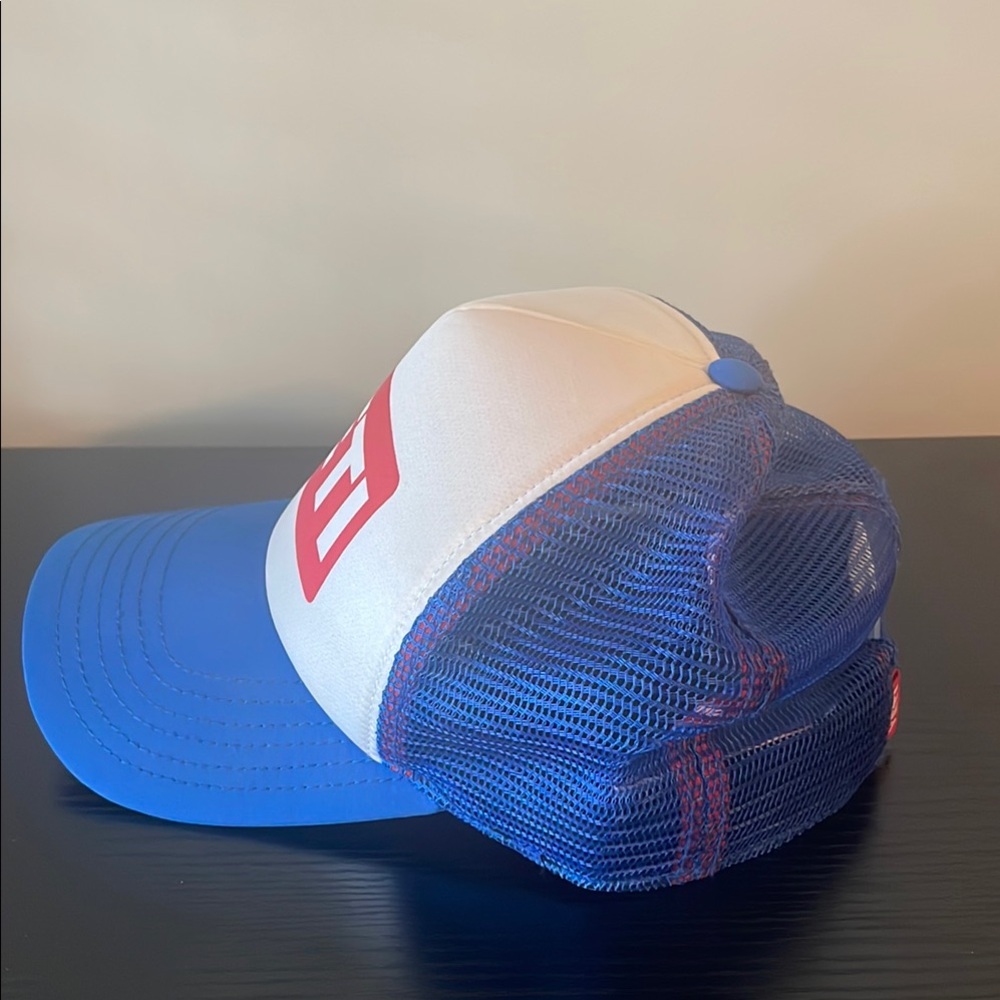 Yeti Patriotic Trucker Hat Yeti Coolers Casual Boat Fishing Red White Blue NWOT - Picture 2 of 7